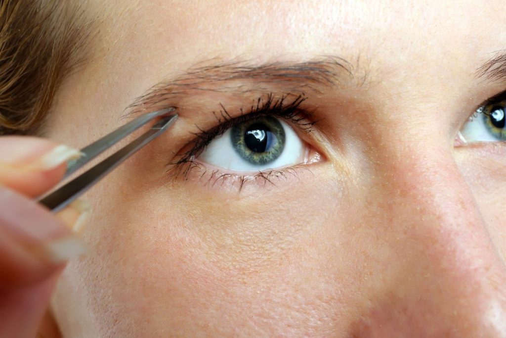 3 solutions aux sourcils trop épilés qui ne repoussent plus